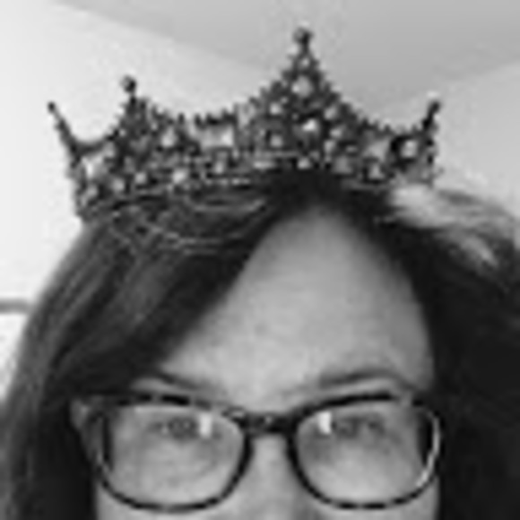 Meet your Posher, Alison - Picture 1 of 1